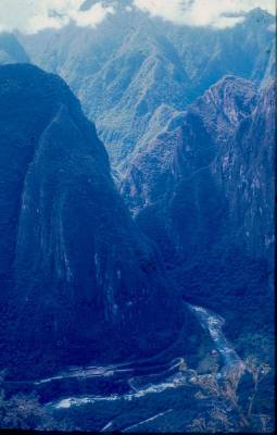 [Vista do vale de Machu Picchu]